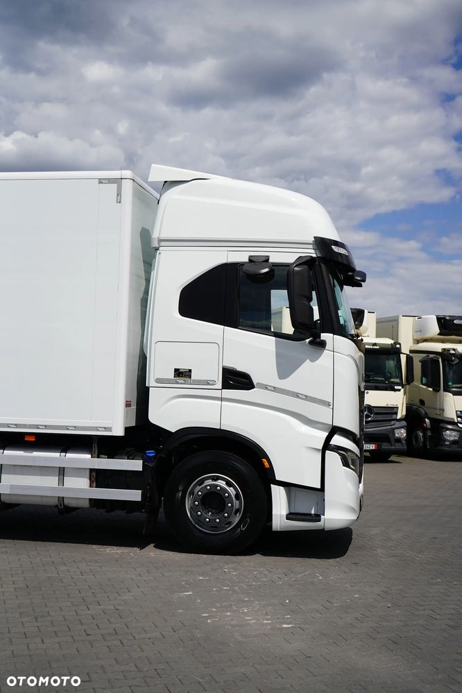 Iveco / S-WAY / 420 / E 6 / KONTENER + WINDA / 20 PALET / RETARDER / OŚ SKRĘTNA / ROLETA - 33