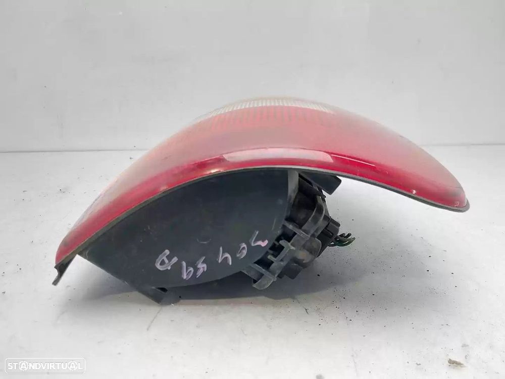 FAROLIM TRASEIRO DIREITO CHRYSLER VOYAGER / GRAND VOYAGER III 1999 -04576246 - 4