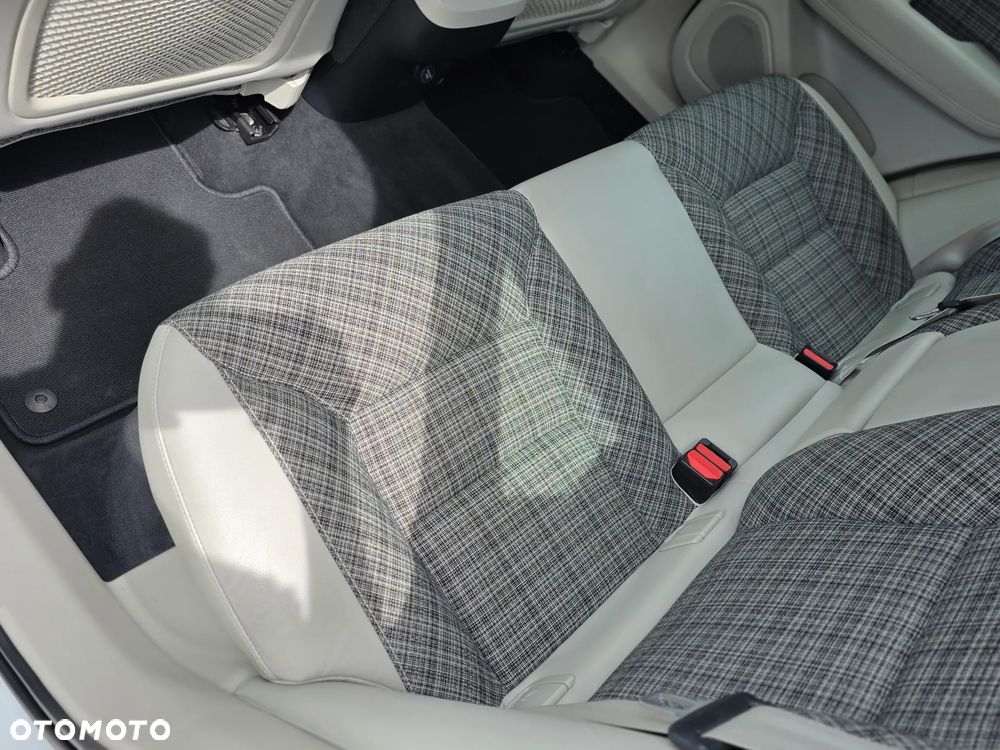 Volvo XC 60 T4 Momentum Pro - 30