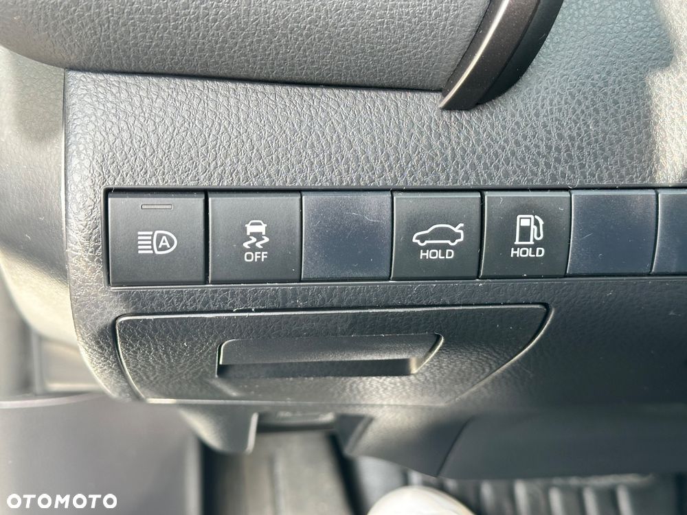 Toyota Camry 2.5 Hybrid Comfort CVT - 24