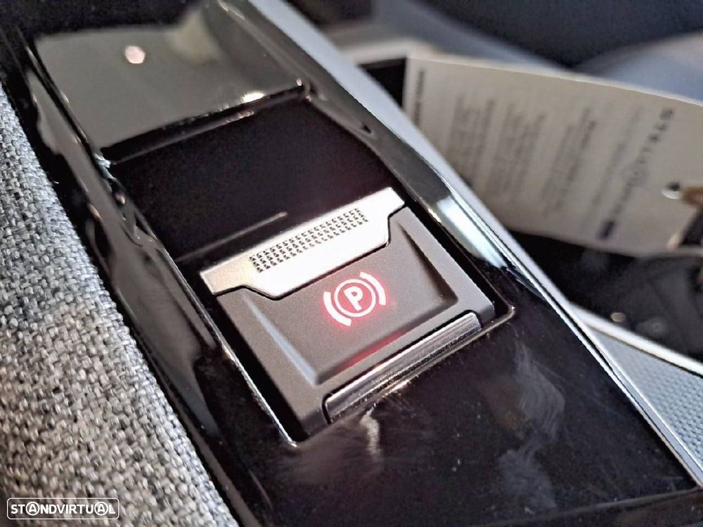 Peugeot 3008 1.2 Hybrid Allure e-DCS6 - 24