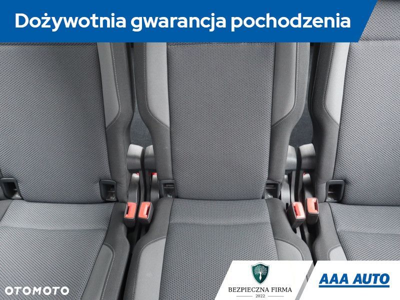 Volkswagen Touran - 12