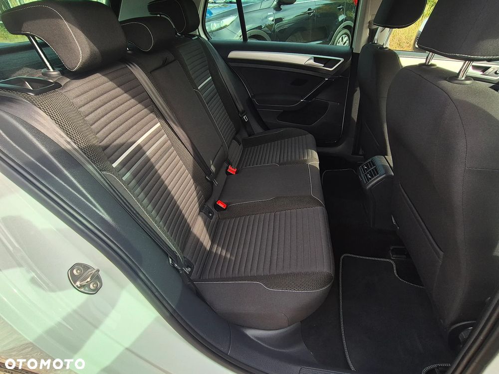 Volkswagen Golf - 29