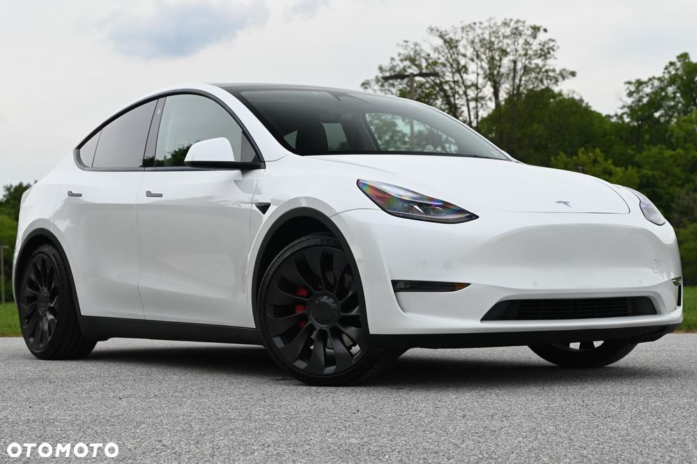 Tesla Model Y Long Range AWD - 2