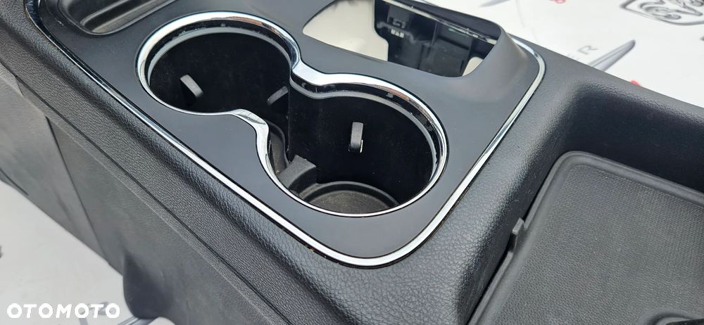 Dodge Durango III LIFT 2014-2017   Dekor podłokietnika cupholder  Schowek tunelu Tunel środkowy  STAN BDB - 17