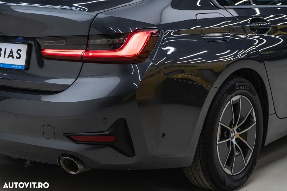 BMW Seria 3 320i Aut. Sport Line - 37