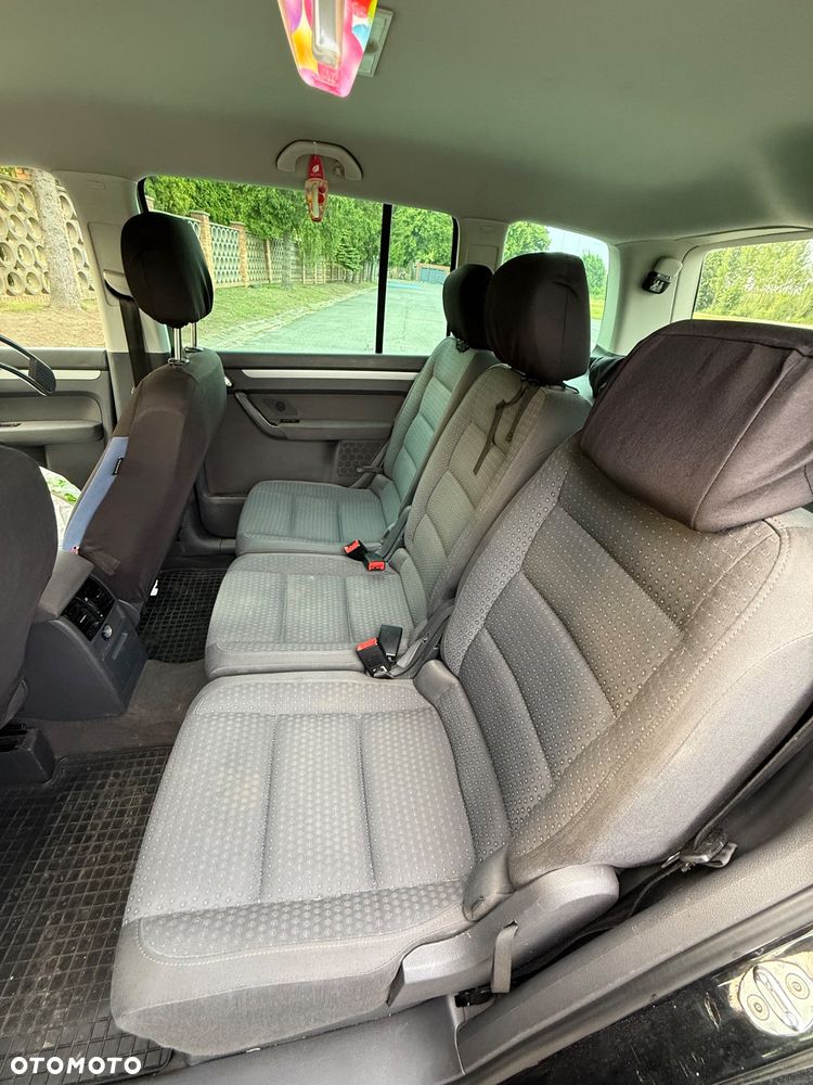Volkswagen Touran 1.6 FSI Basis - 9