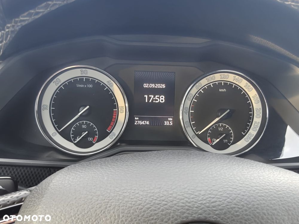 Skoda Superb 2.0 TDI Sportline DSG - 13
