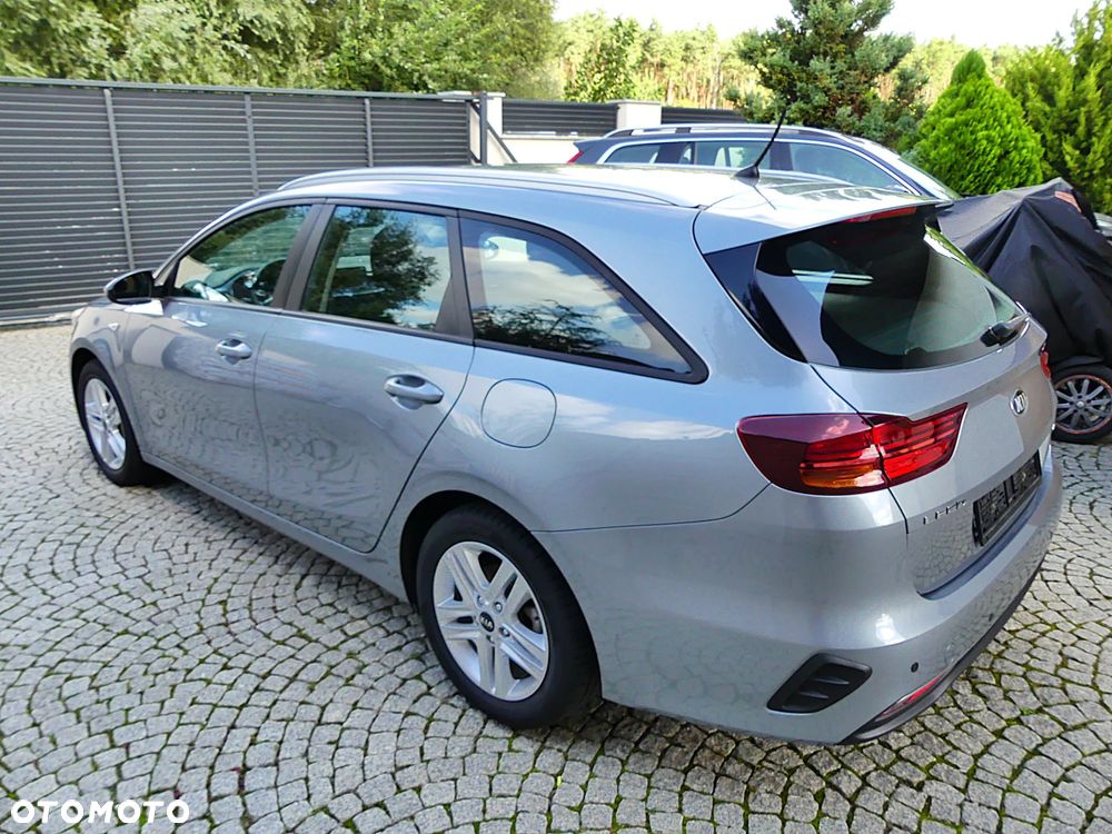 Kia Ceed - 10