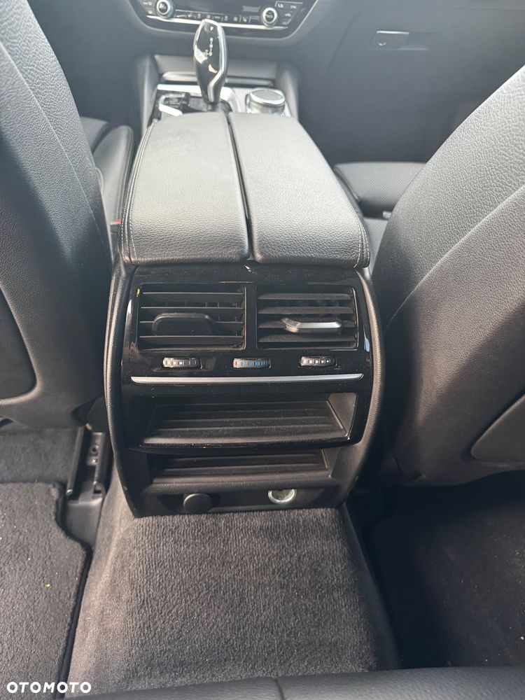 BMW Seria 5 520d Sport Line - 14