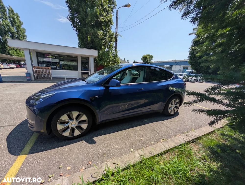 Tesla Model Y - 5