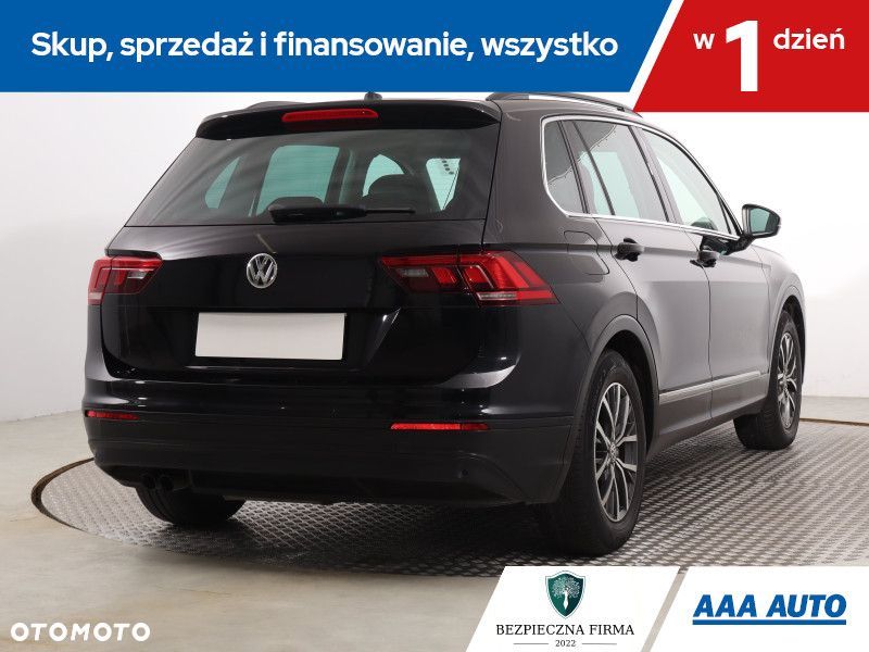 Volkswagen Tiguan - 6