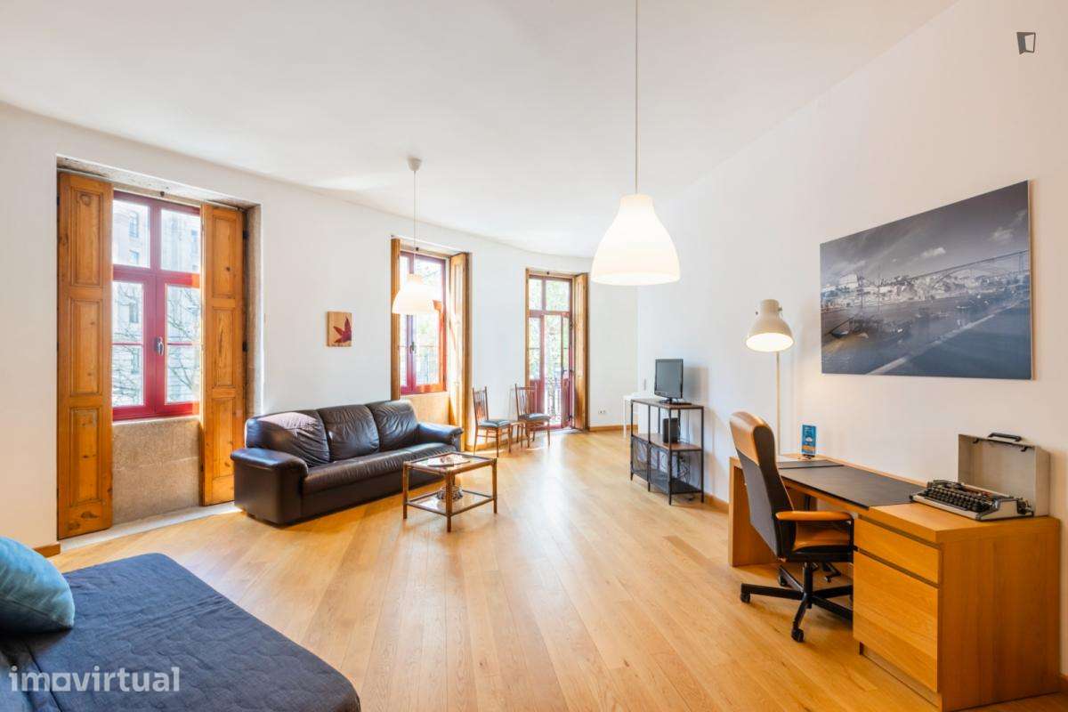 Apartamento com 1 quartos - localizado em Santo Ildefonso Porto - Grande imagem: 2/33