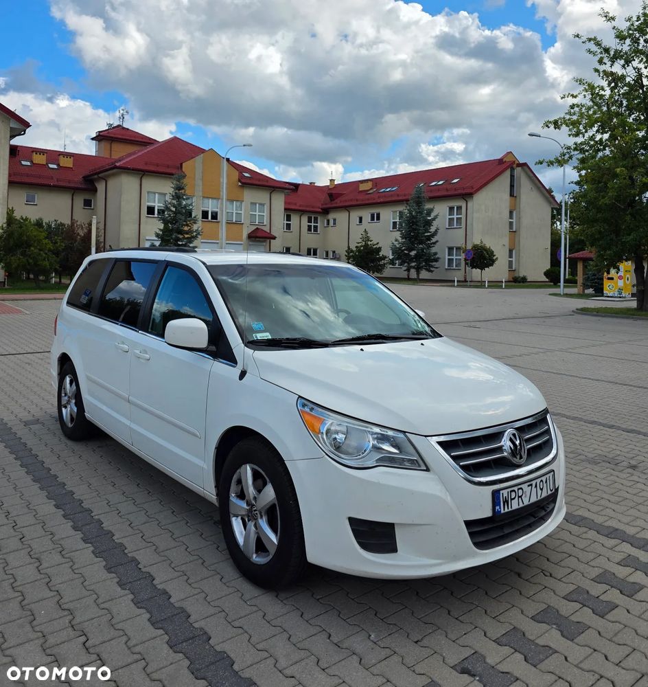 Volkswagen Routan - 4