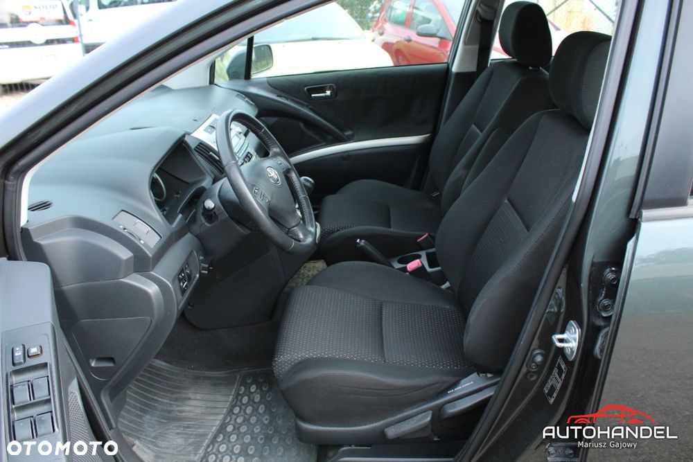 Toyota Corolla Verso - 8