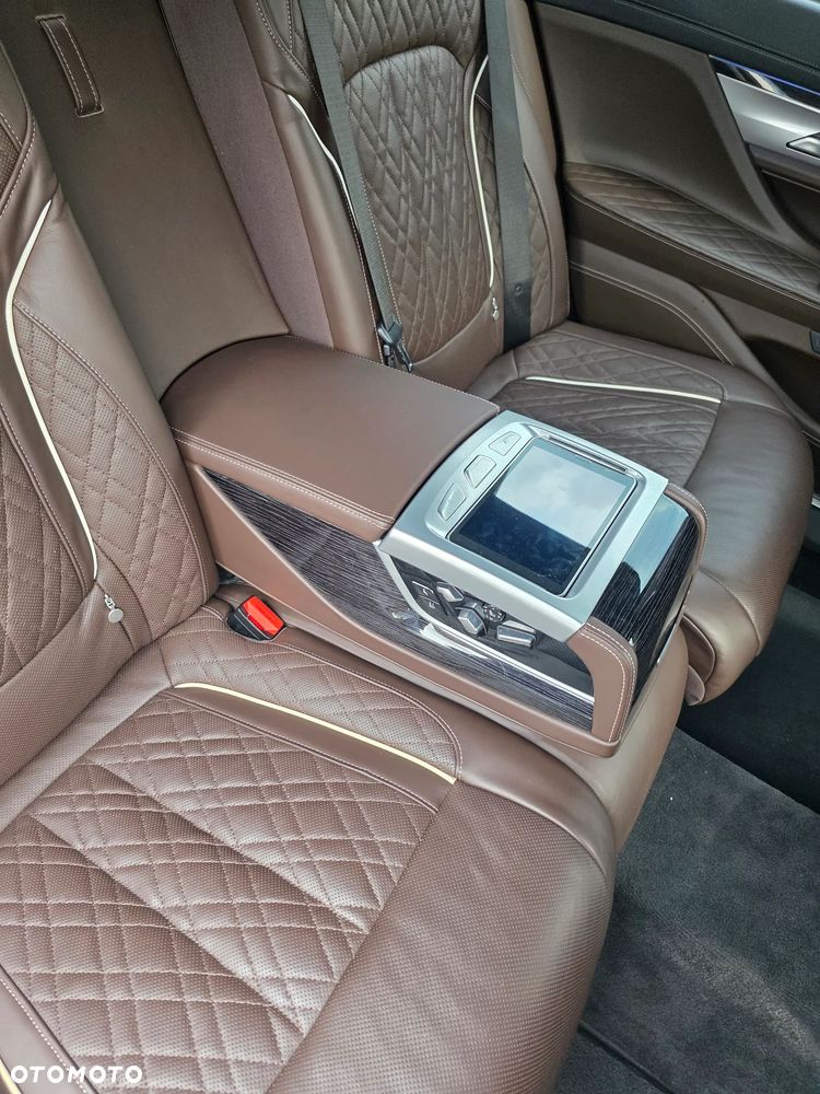 BMW Seria 7 M760Li xDrive - 20
