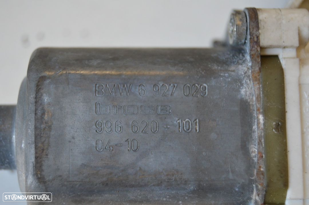 MOTOR SISTEMA ELEVADOR VIDROS FRENTE FRONTAL ESQUERDO 7138465 0130822224 BMW SERIE 1 E87 - 4