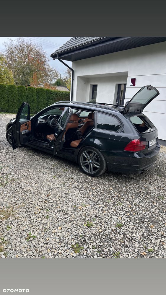 BMW Seria 3 318i Touring - 9