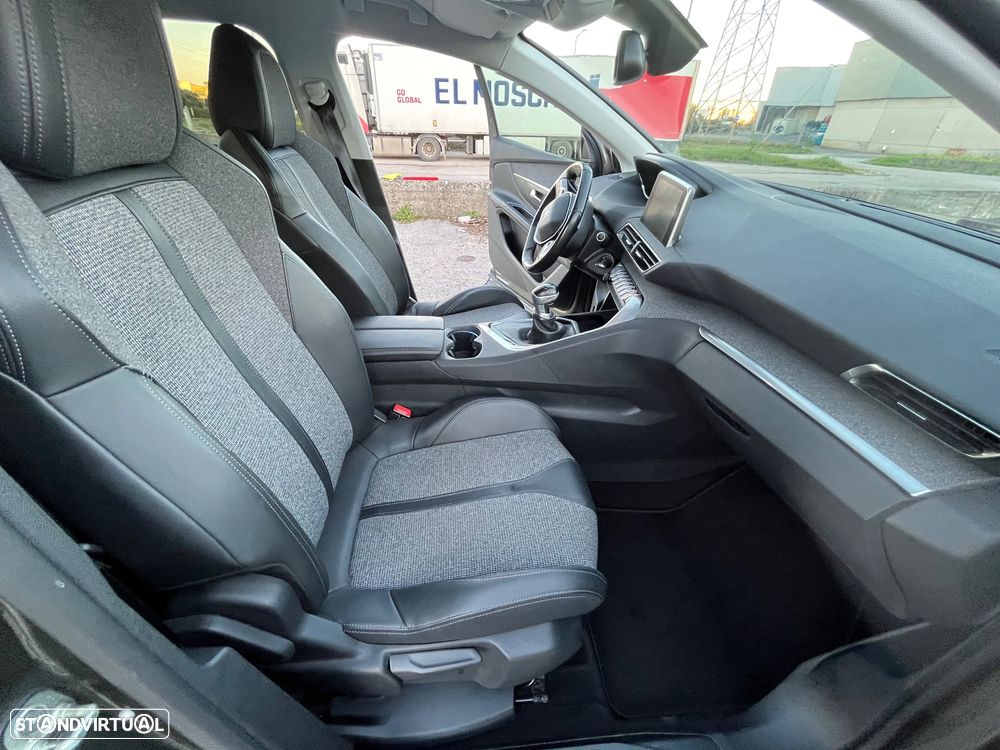 Peugeot 5008 1.2 PureTech Allure J18 - 10