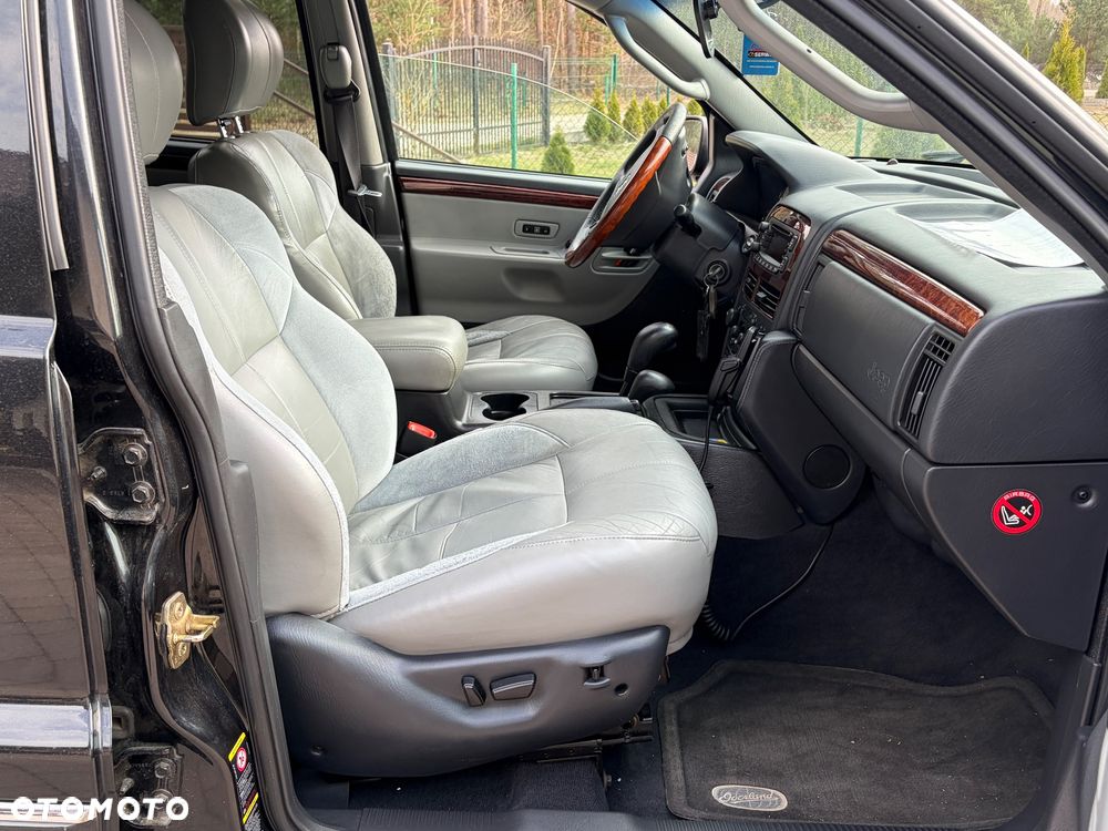 Jeep Grand Cherokee - 32