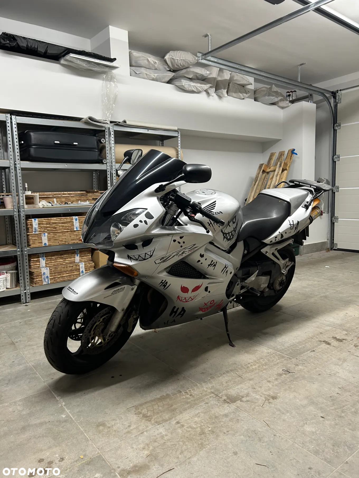Honda VFR - 8