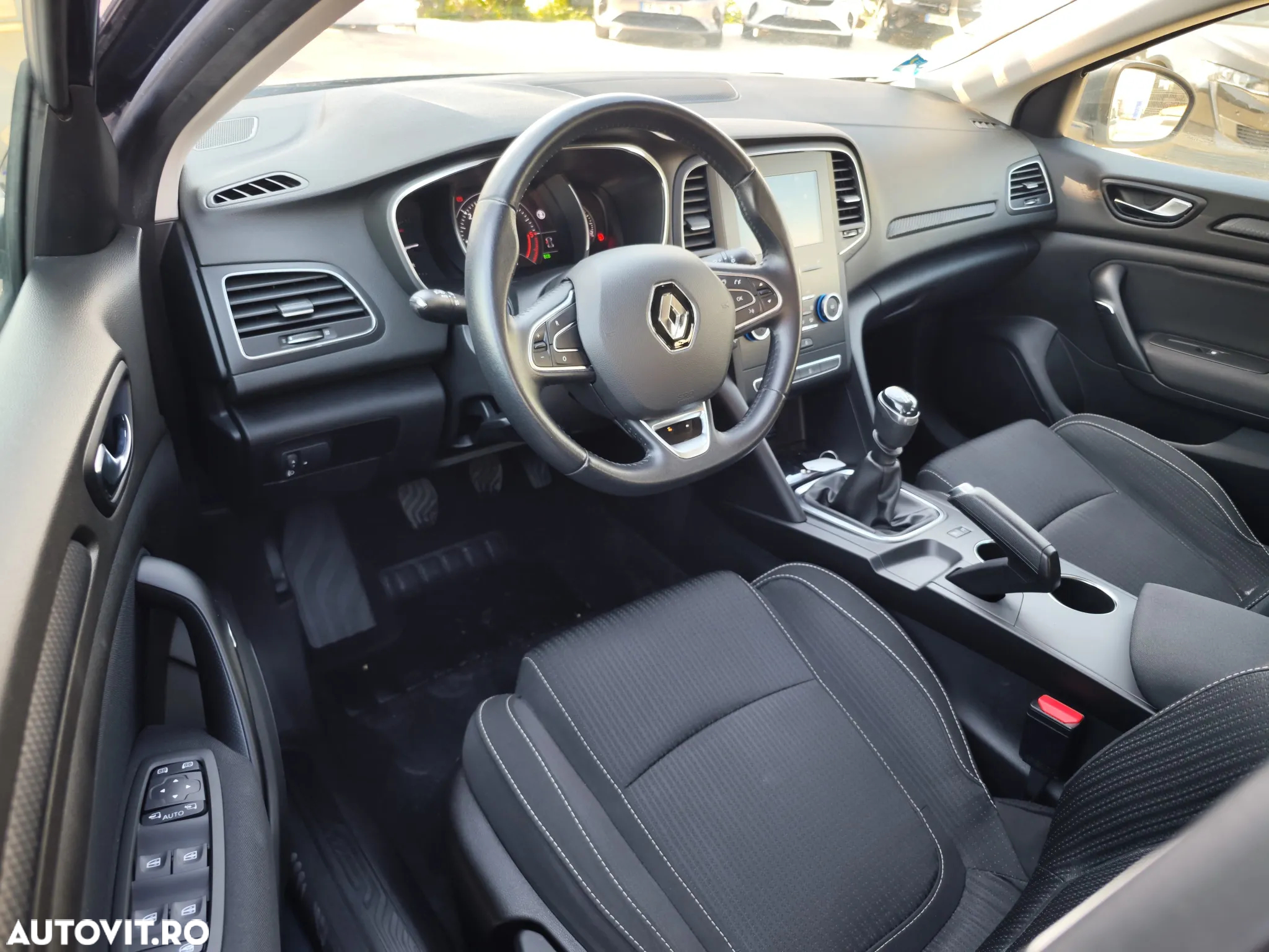 Renault Megane BLUE dCi 115 BUSINESS EDITION - 9