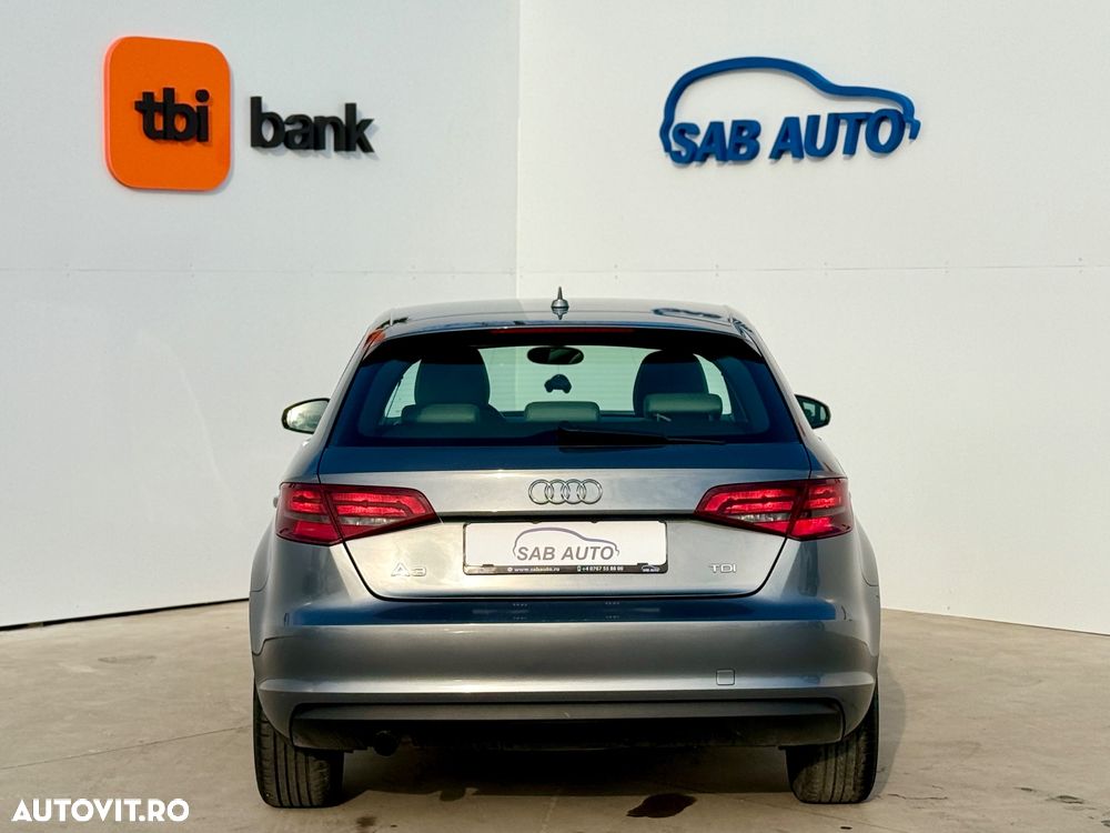 Audi A3 1.6 TDI S tronic Ambition - 19