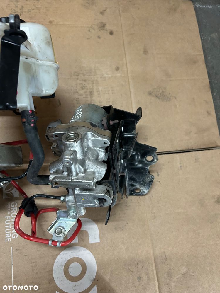 Toyota Yaris III lift hybryda pompa hamulcowa 47210-52480 - 3