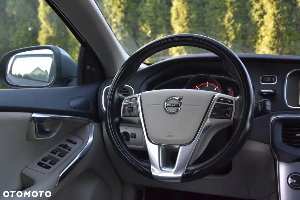 Volvo V40 D2 Drive-E Momentum - 11