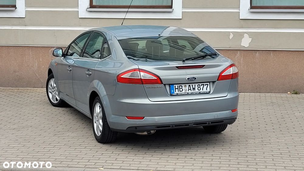 Ford Mondeo 2.0 Ghia - 9