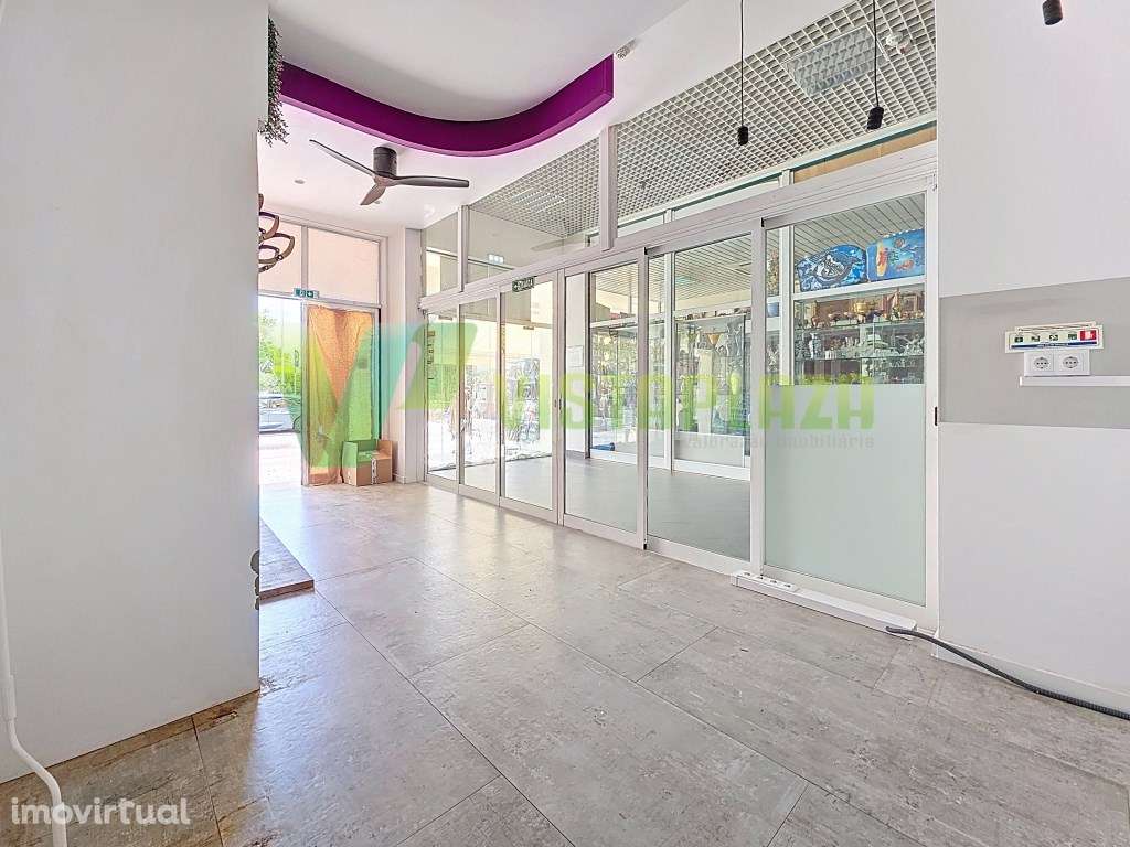 Loja à Venda na Primeira Linha da Praia da Rocha - Oportunidade Única - Grande imagem: 4/22