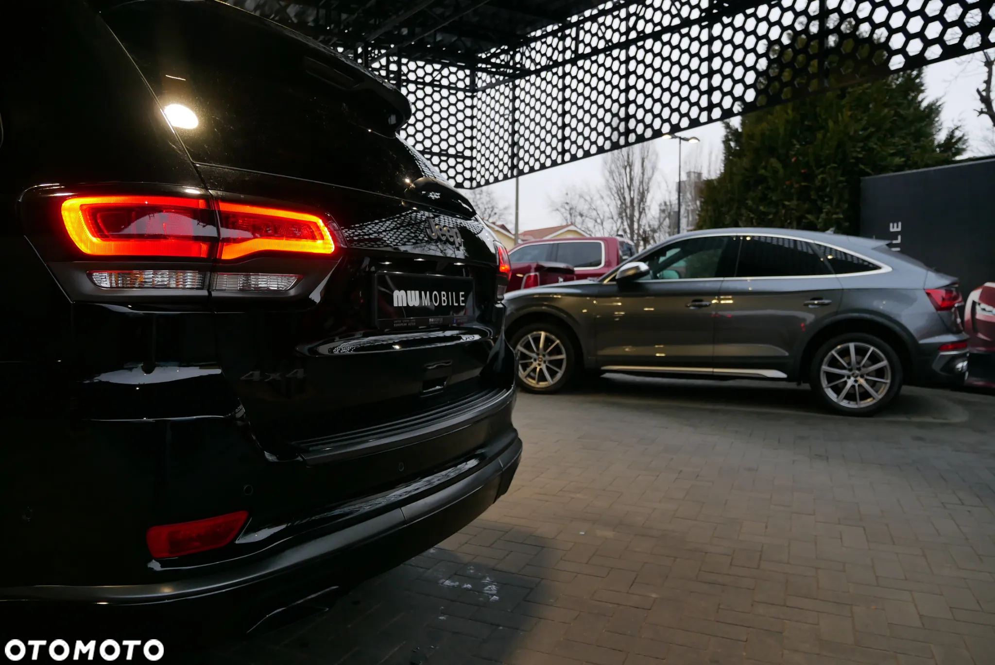 Jeep Grand Cherokee - 34