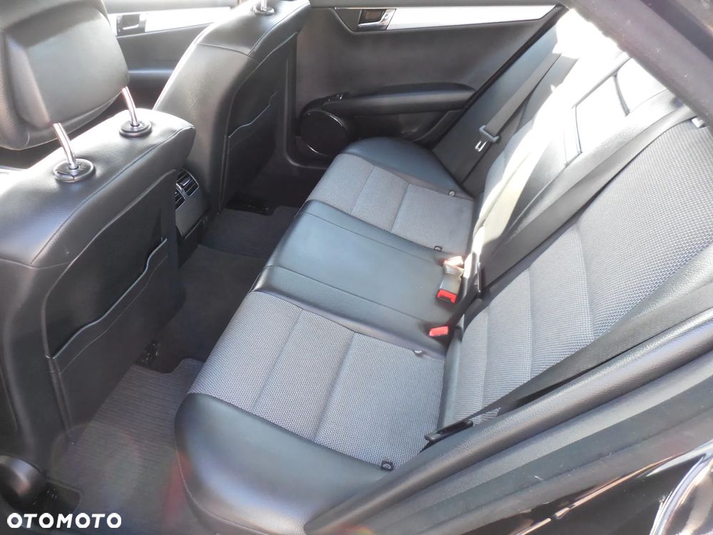 Mercedes-Benz Klasa C 180 CGI Automatik BlueEFFICIENCY - 12