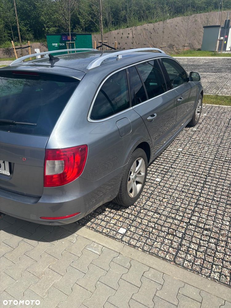 Skoda Superb 2.0 TDI DSG Ambition - 11