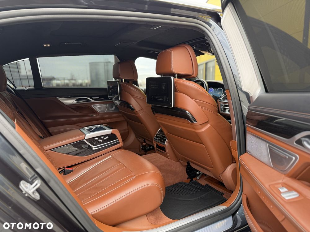 BMW Seria 7 - 8