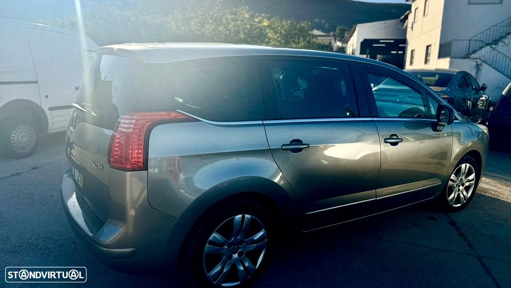 Peugeot 5008 - 2