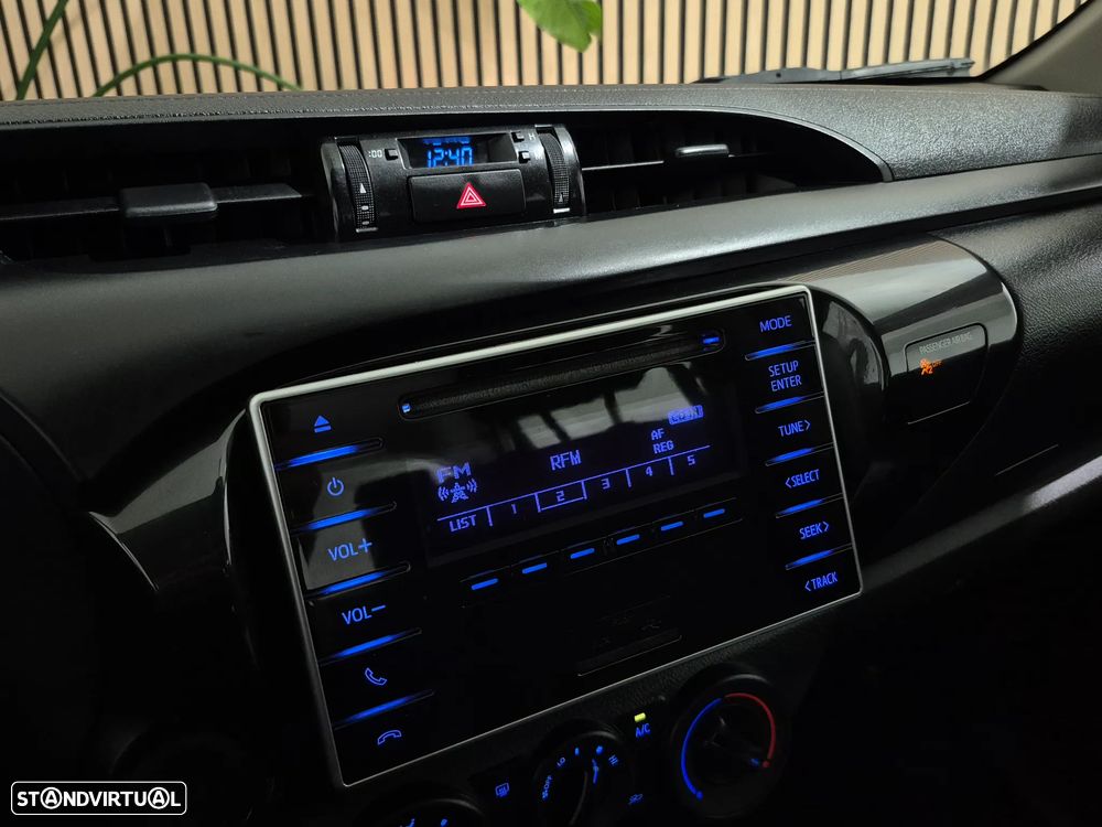 Toyota Hilux 2.4D-4D 4X4 | GARANTIA | NACIONAL - 3 LUG - 2020 - 24