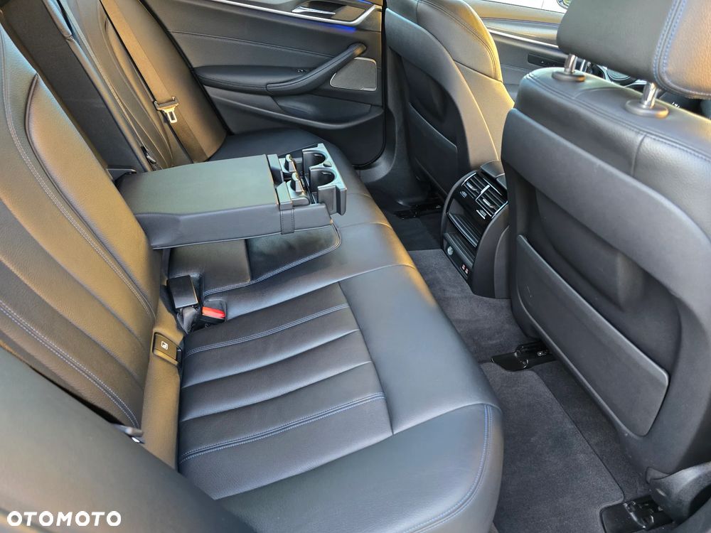 BMW Seria 5 530d xDrive - 24