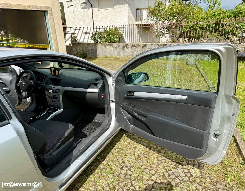 Opel Astra GTC 1.9 CDTI - 14