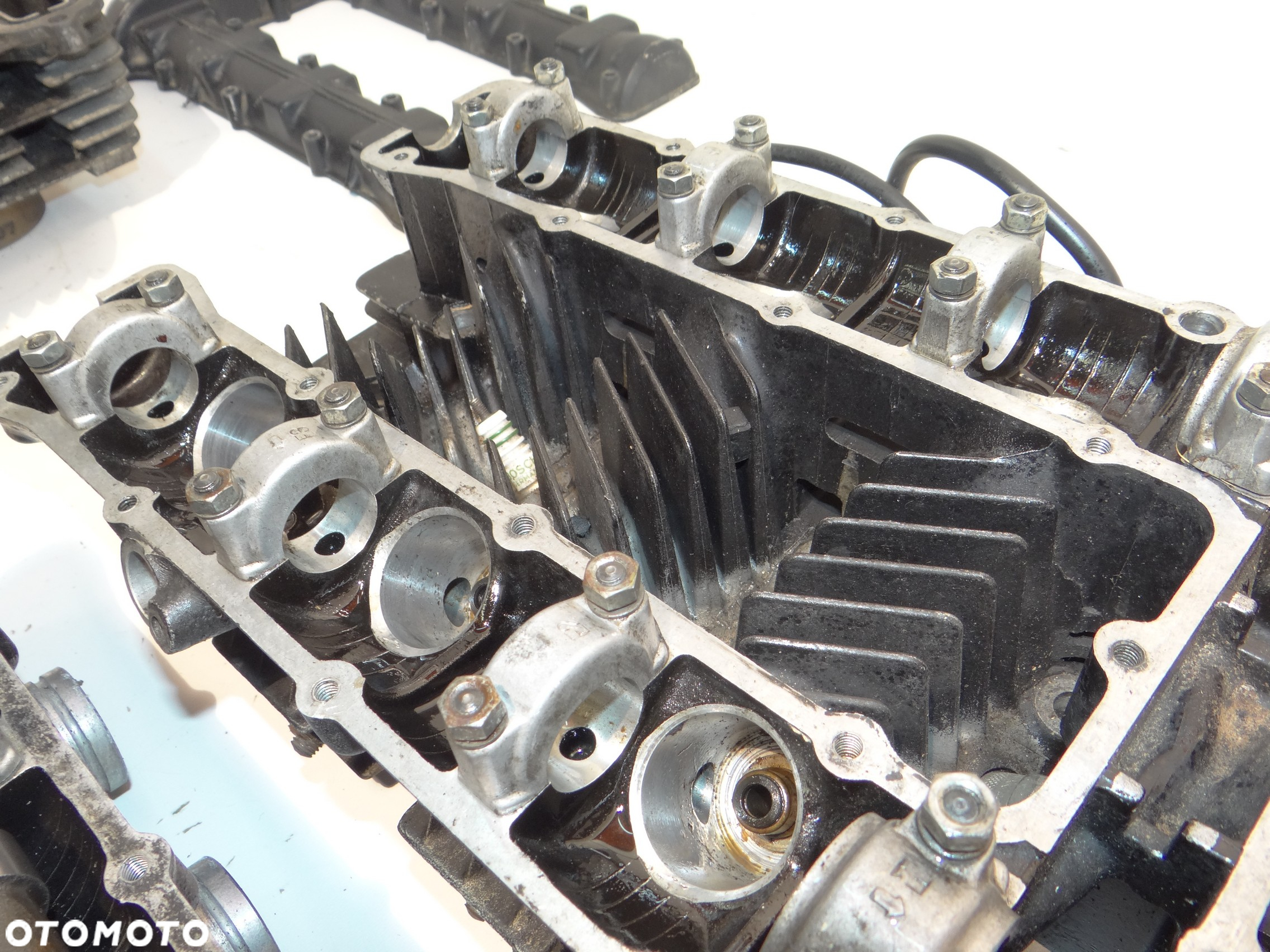 Yamaha XS 750 głowica cylinder tłoki szklanki płytki zaworowe wałek rozrządu pokrywa głowicy Y1238 - 23
