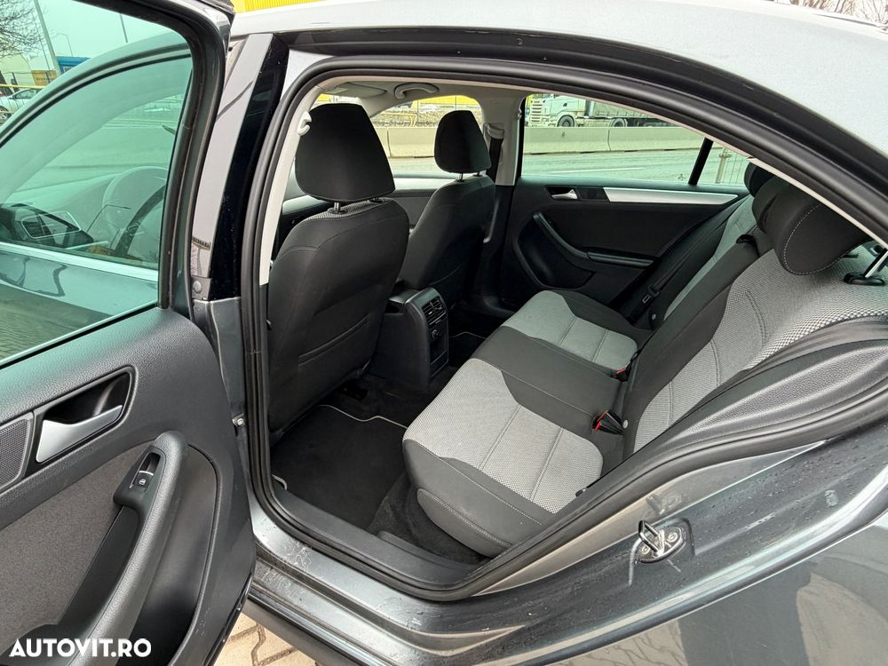 Volkswagen Jetta - 34