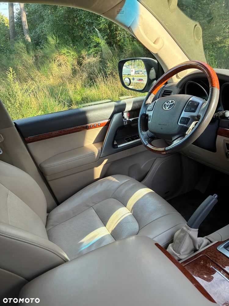 Toyota Land Cruiser - 21