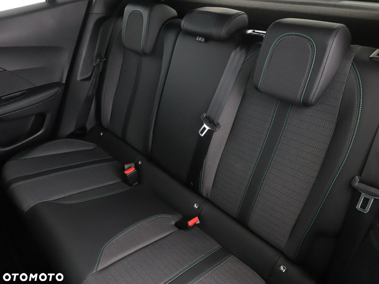 Peugeot 2008 PureTech 100 Allure - 17