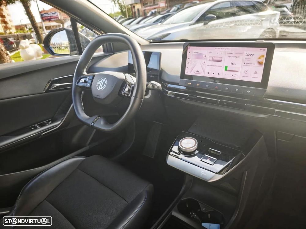 MG MG4 64 kWh Luxury - 19