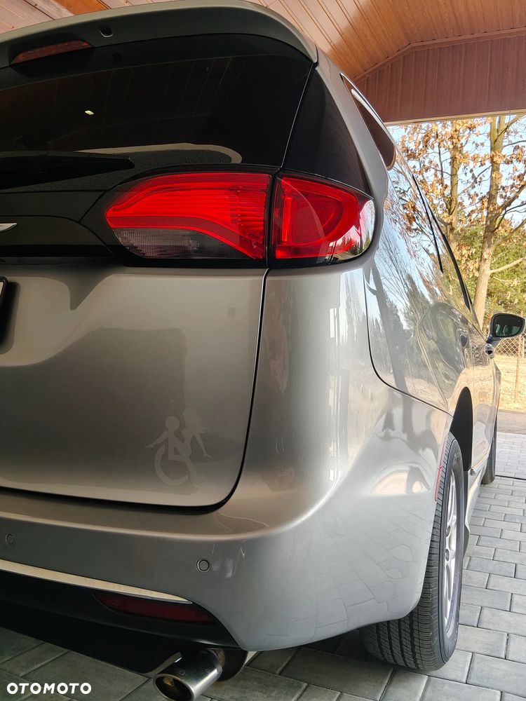 Chrysler Pacifica - 12