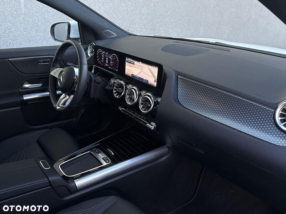 Mercedes-Benz GLA - 17