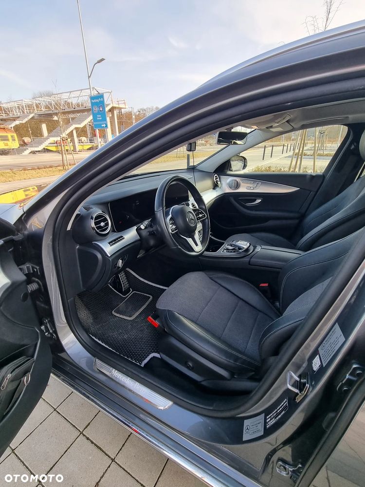 Mercedes-Benz Klasa E 220 d 4-Matic 9G-TRONIC - 12
