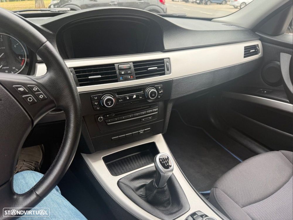 BMW 318 d Navigation - 10