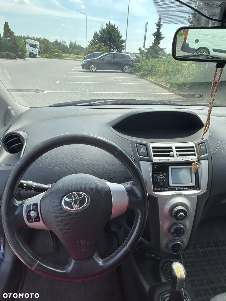 Toyota Yaris - 12