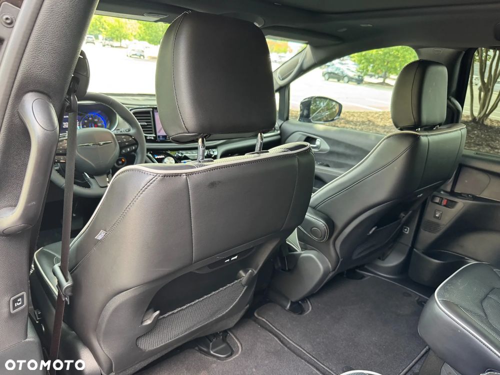 Chrysler Pacifica - 26